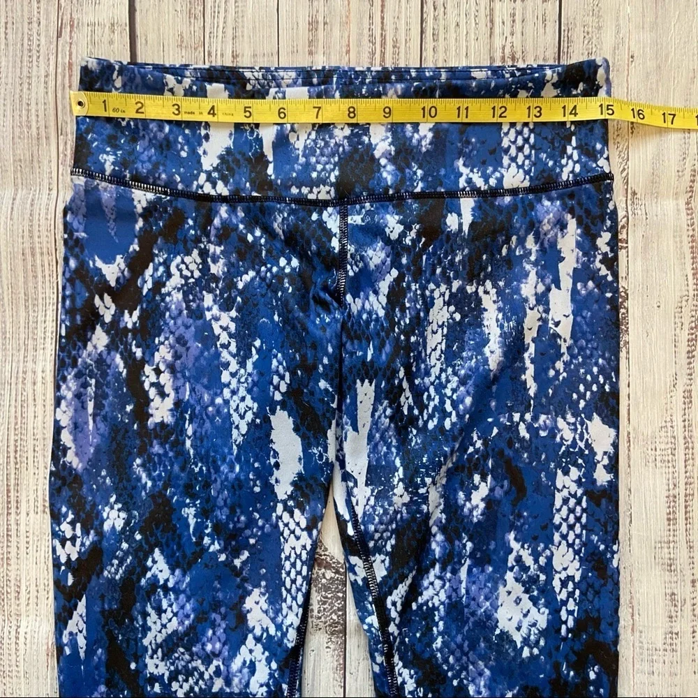 Alo Blue and Black Snake Print Capri. Size Medium. EUC.